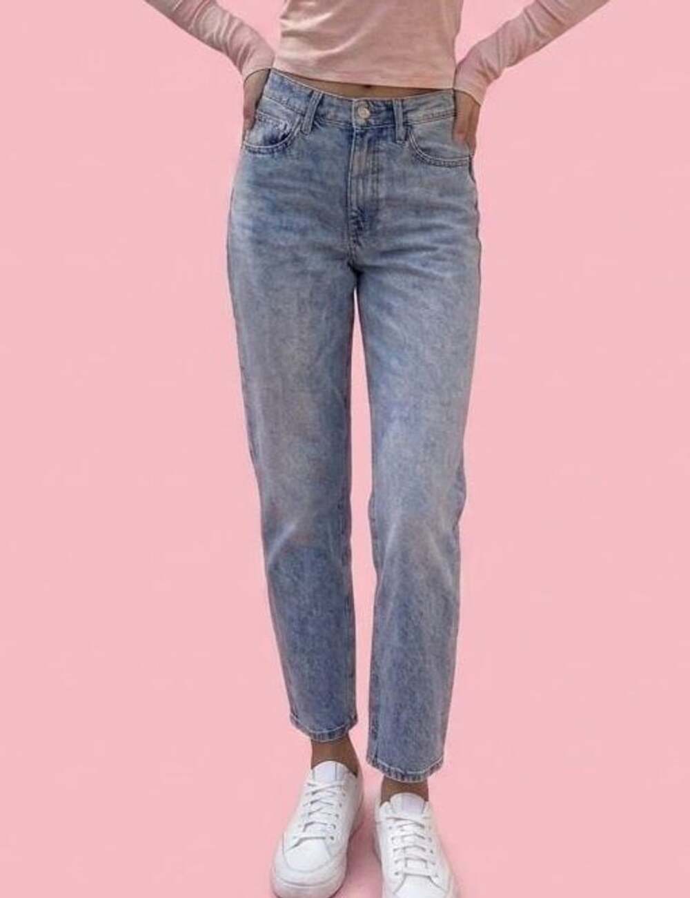 HIDDEN 28 High-Rise Light Wash Denim Mom Jeans 28w x 27 length
